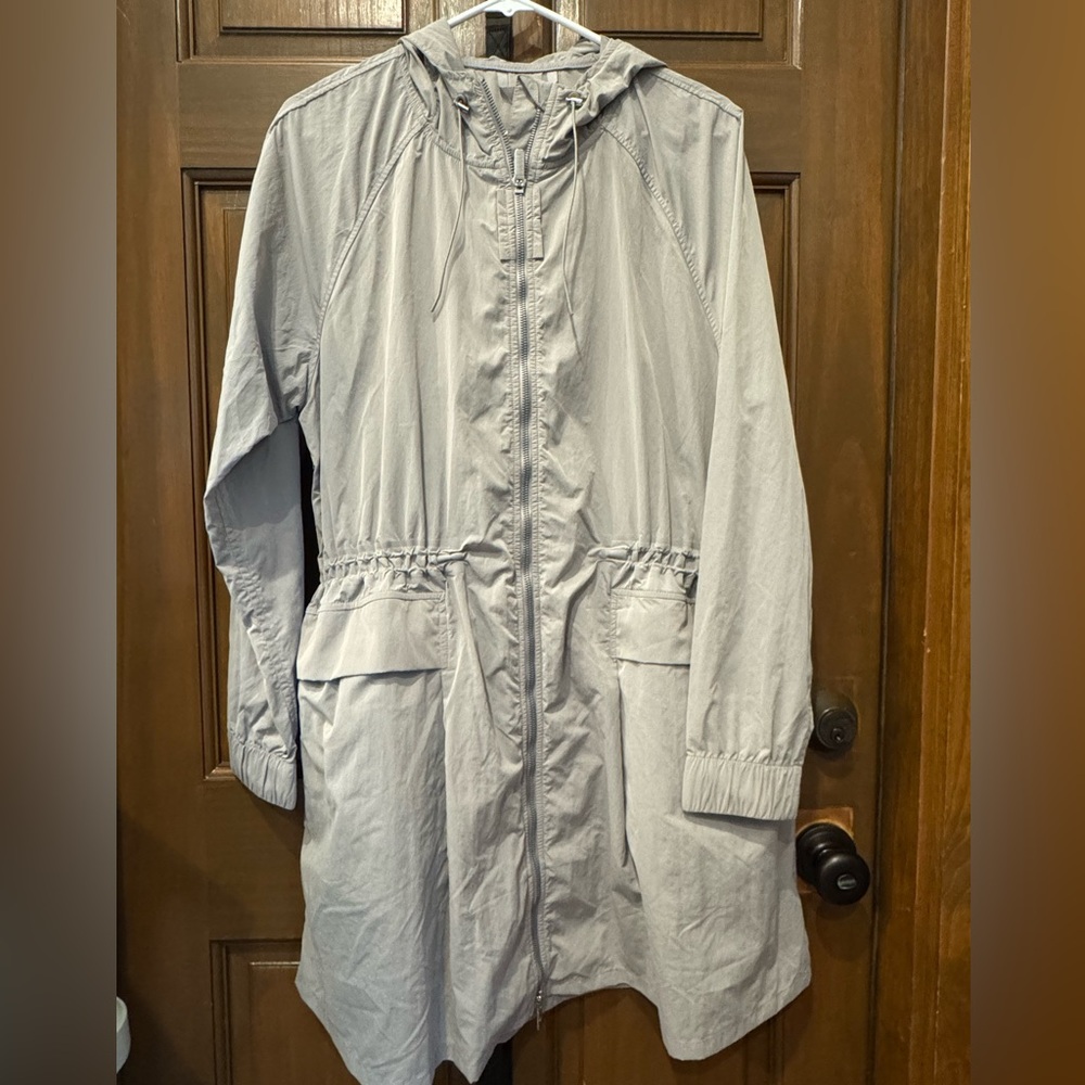 Lululemon Pack and Glyde Jacket 
Size 10 
Chrome